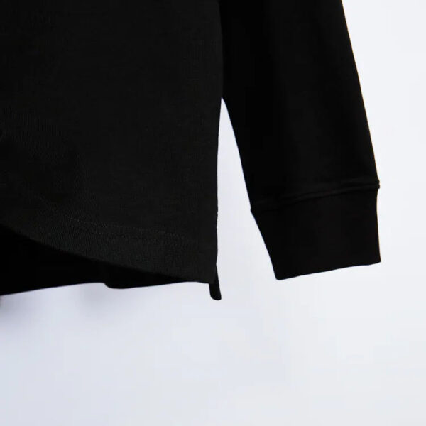Long sleeve t shirt hem detail