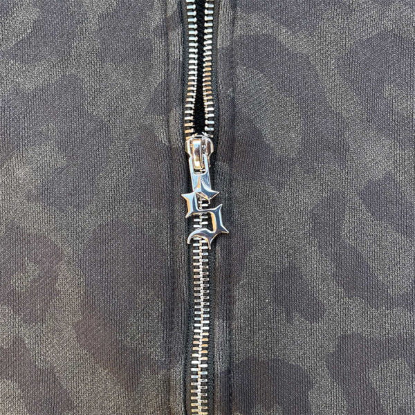 Custom zip hoodie zipper detail